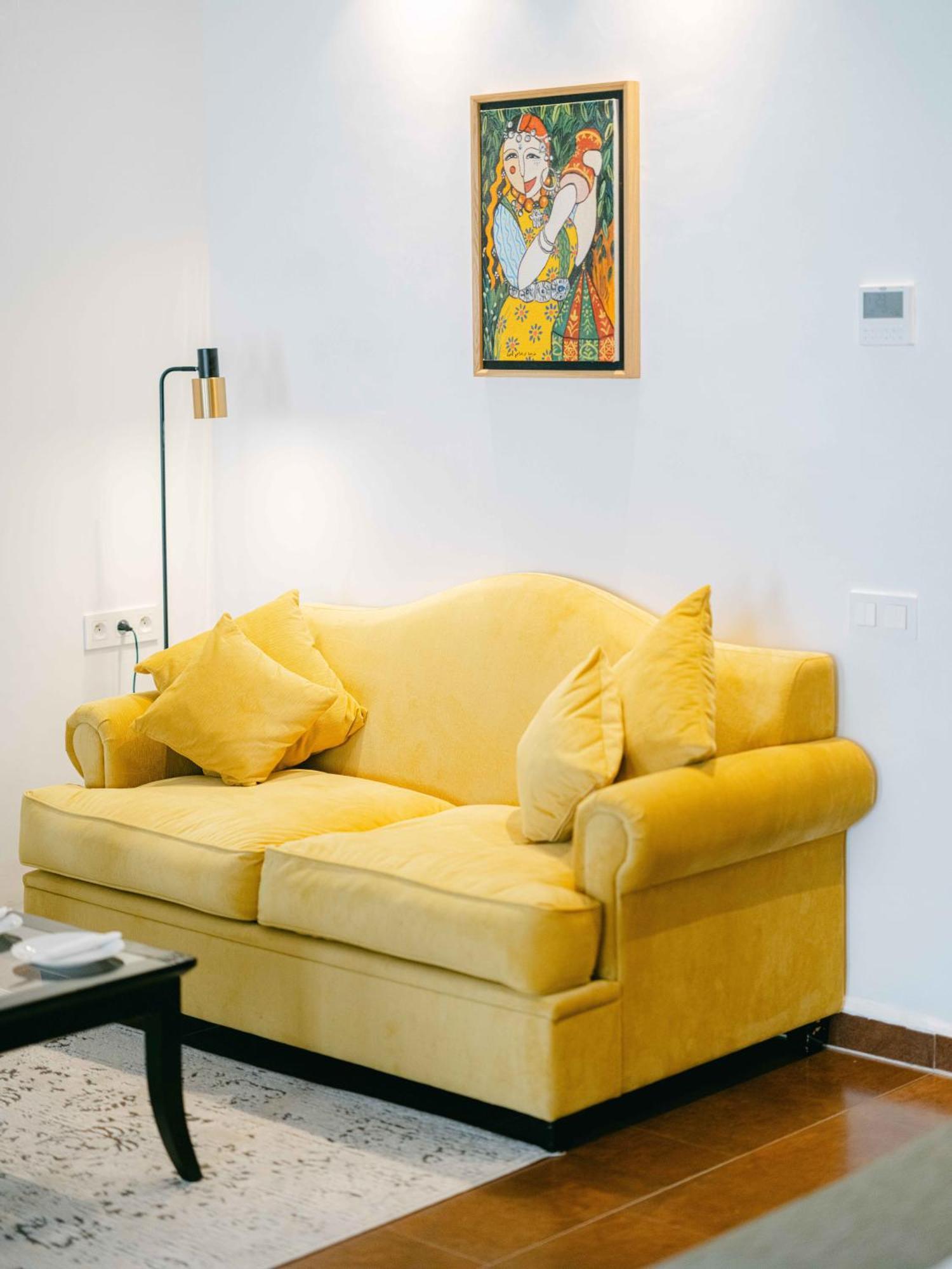 Tikida Golf Palace Agadir Exterior foto A yellow sofa